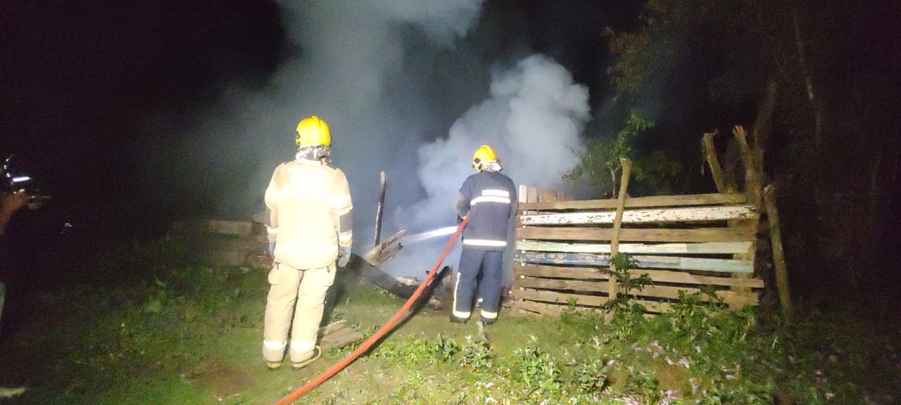 Desentendimento entre irmãos termina em casa incendiada na Ronda