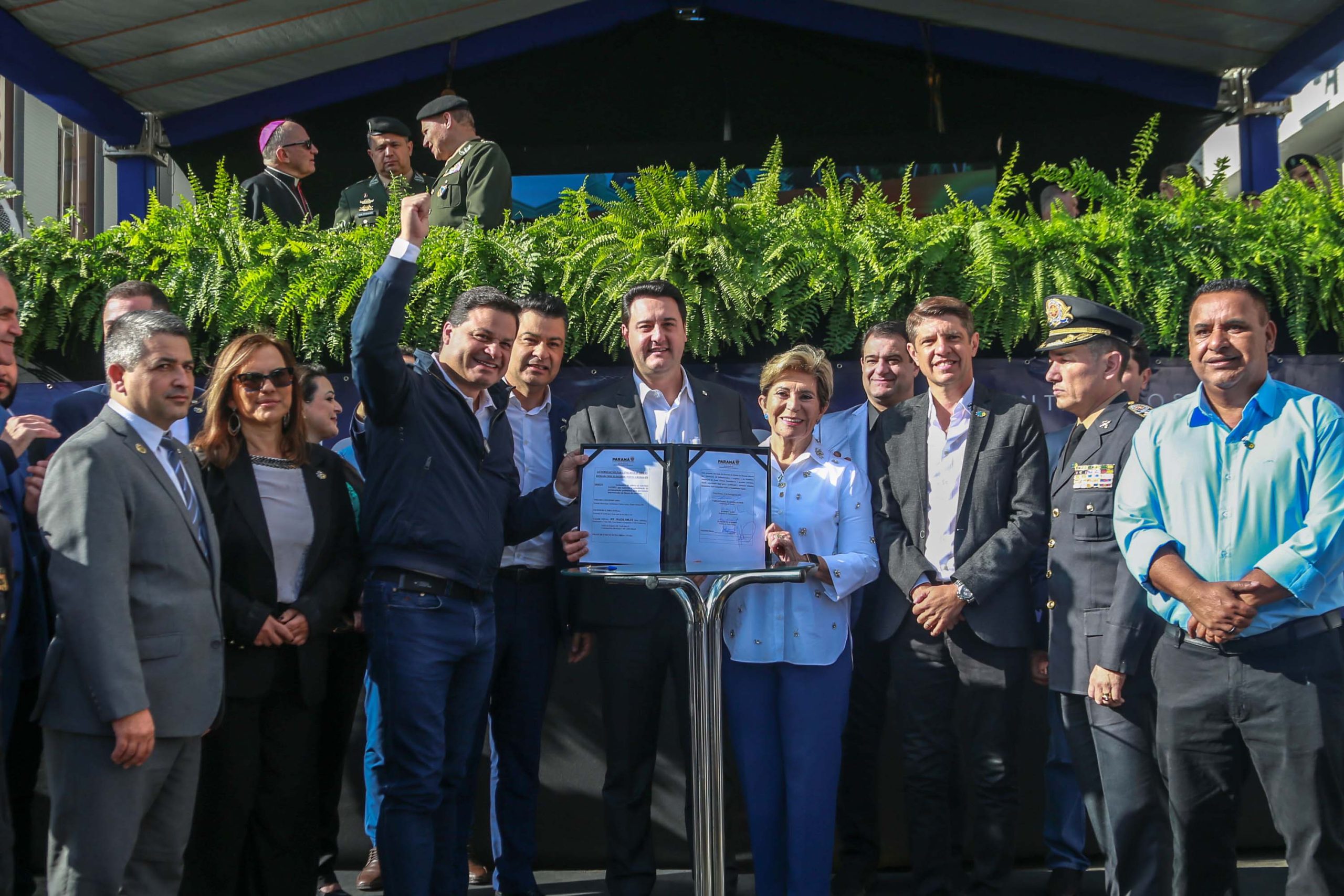 Governo formaliza novas obras de pavimentação e ambulâncias a Ponta Grossa nos seus 200 anos