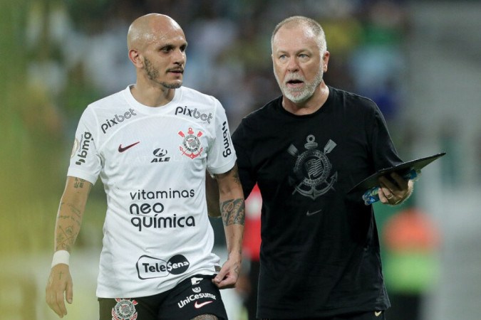 Mano Menezes comemora primeira vitória no retorno ao Corinthians