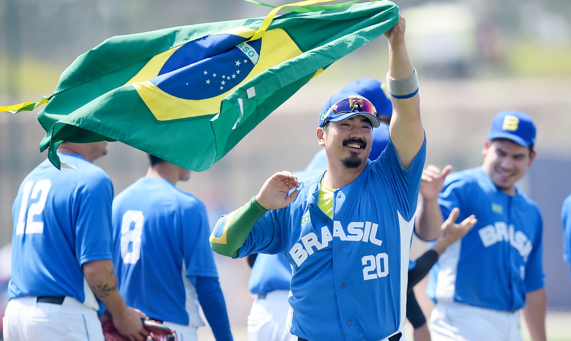 Brasil bate Cuba e segue invicto por pódio inédito no beisebol