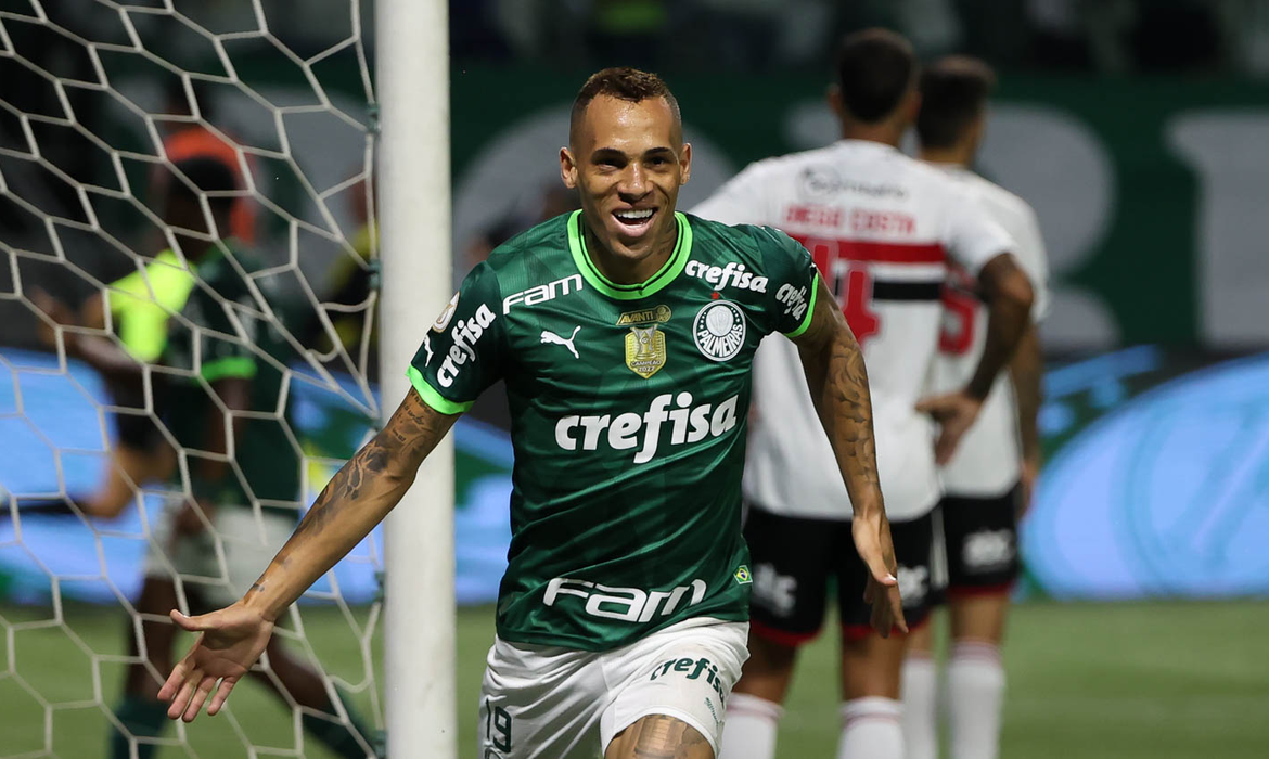 Palmeiras goleia o São Paulo por 5 a 0 e põe fim a má fase