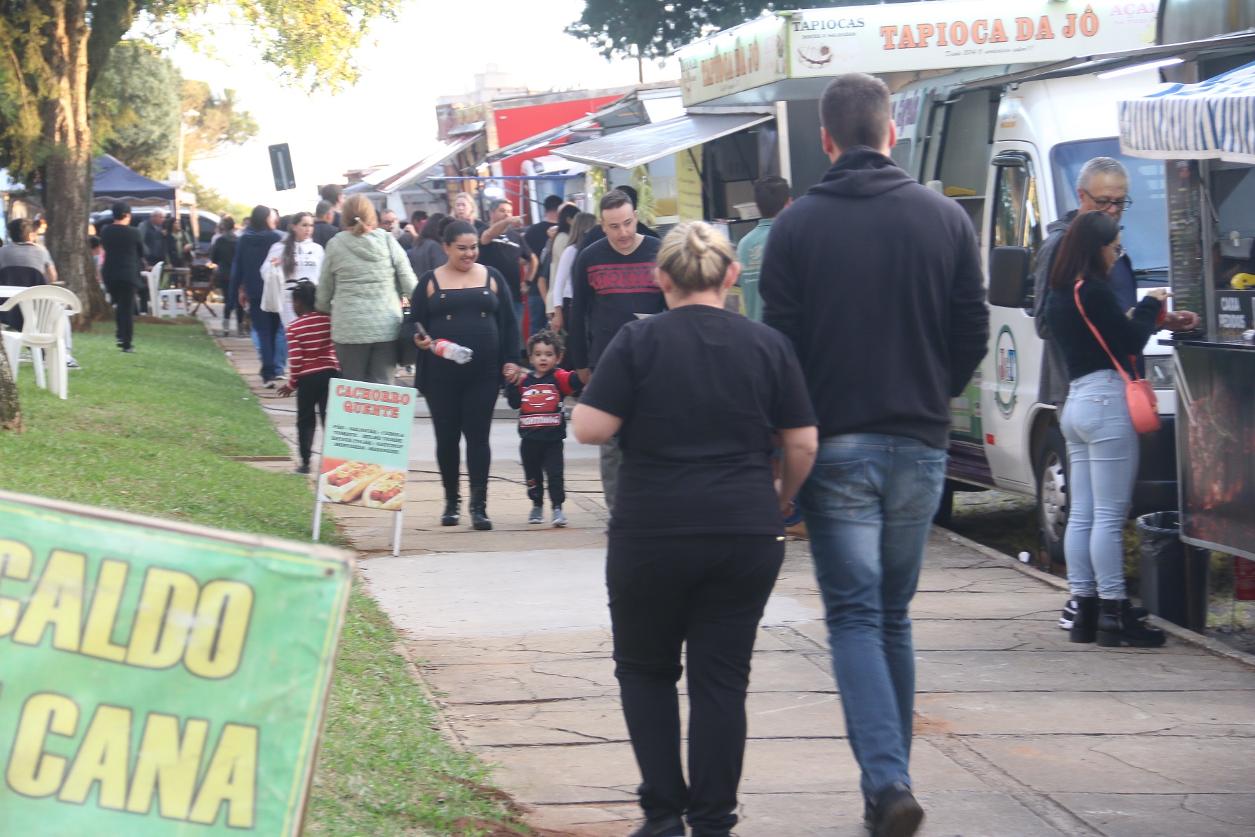 Feira Gastronômica movimenta a Praça Santo Antônio, em Ponta Grossa 