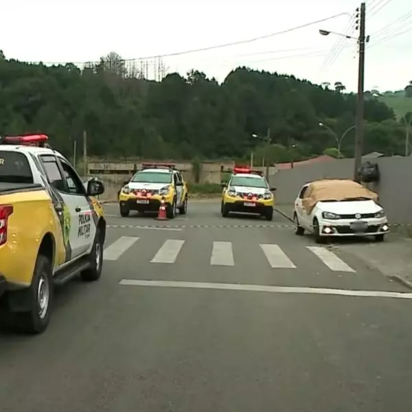 Pai é morto com pelo menos 30 tiros na frente da família no momento em que deixava os filhos no CMEI