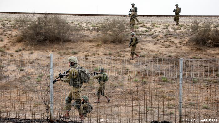 Israel diz ter retomado controle sobre comunidades no sul do país após conflito deixar mais de mil mortos