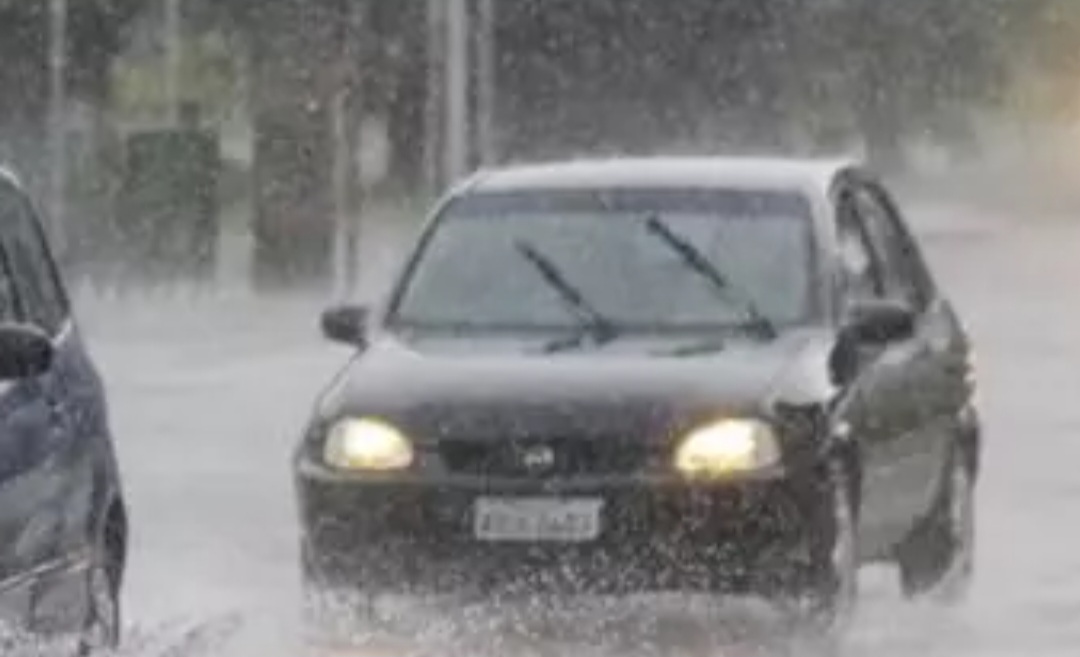 Feriado será marcado por chuva, ventos e temporal no Paraná