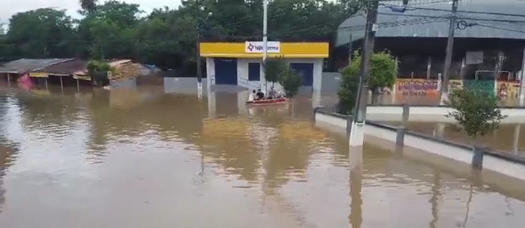 Imagens mostram a cidade de Porto Amazonas após temporal