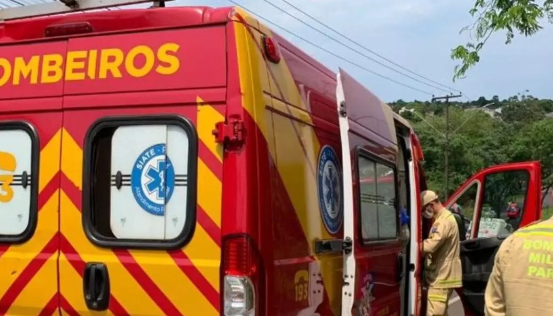 Motoboy tem pescoço enrolado por fio e fica ferido durante entrega, no Paraná