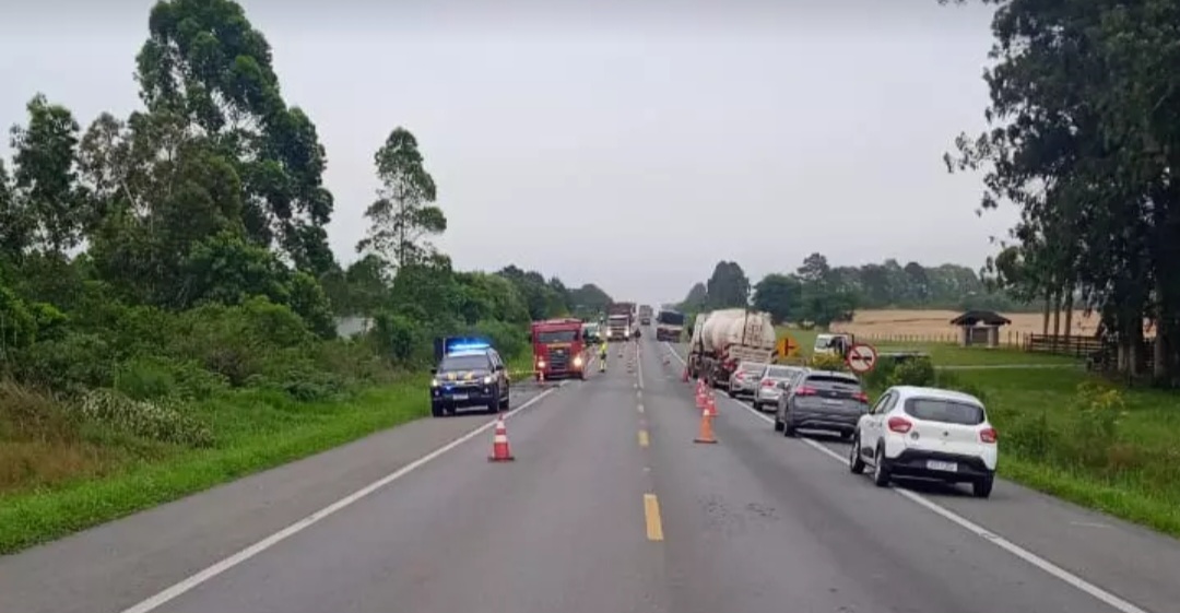 Acidente com morte causa interdição total da BR-277 entre Curitiba e Ponta Grossa