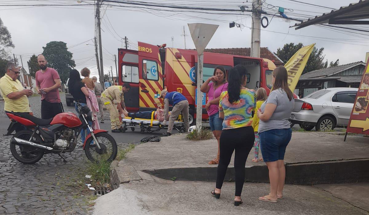 Acidente entre motocicleta e carro deixa vítima ferida em Ponta Grossa