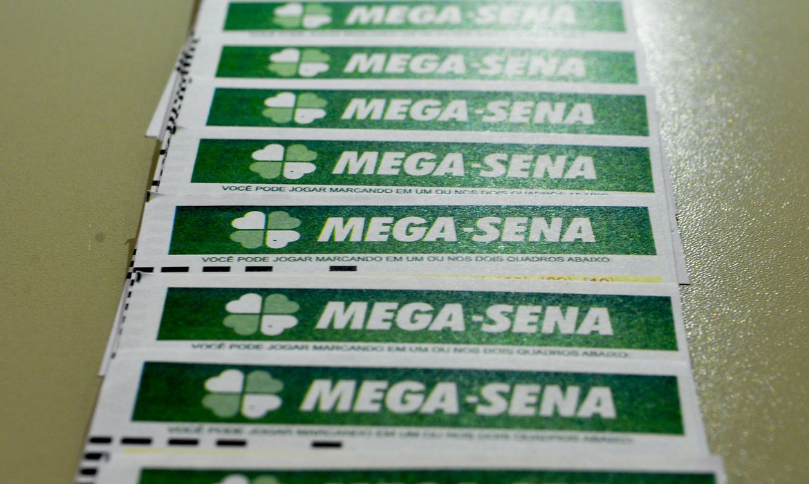 Mega-Sena acumula em prêmio de R$ 21 milhões; duas apostas do Paraná acertam quina 