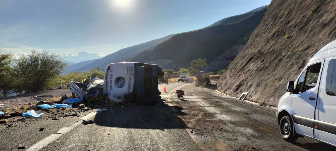 Ônibus que transportava migrantes tomba no México, deixa 17 mortos e 15 feridos