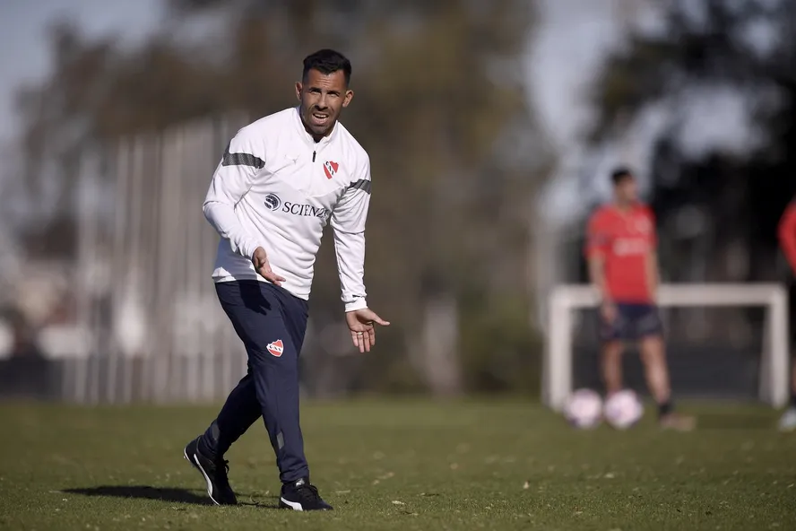 Tévez sofre acidente doméstico, bate a cabeça e vai ao hospital após concussão