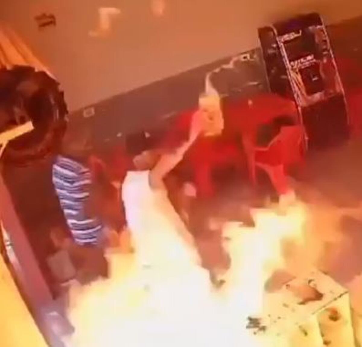VÍDEO: Homens ateiam fogo em bar após dono se negar a vender pinga fiado
