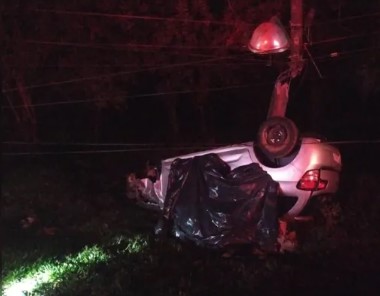 Duas pessoas morrem em trágico acidente na PR-239; Veiculo com placas de Ponta Grossa capotou