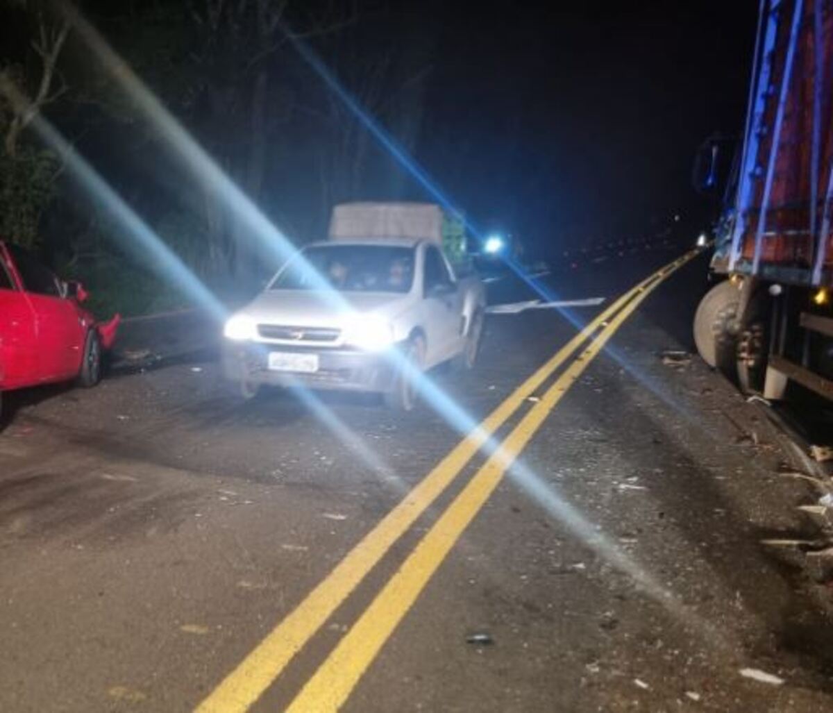 Idoso dirige pela contramão e morre após bater em caminhão