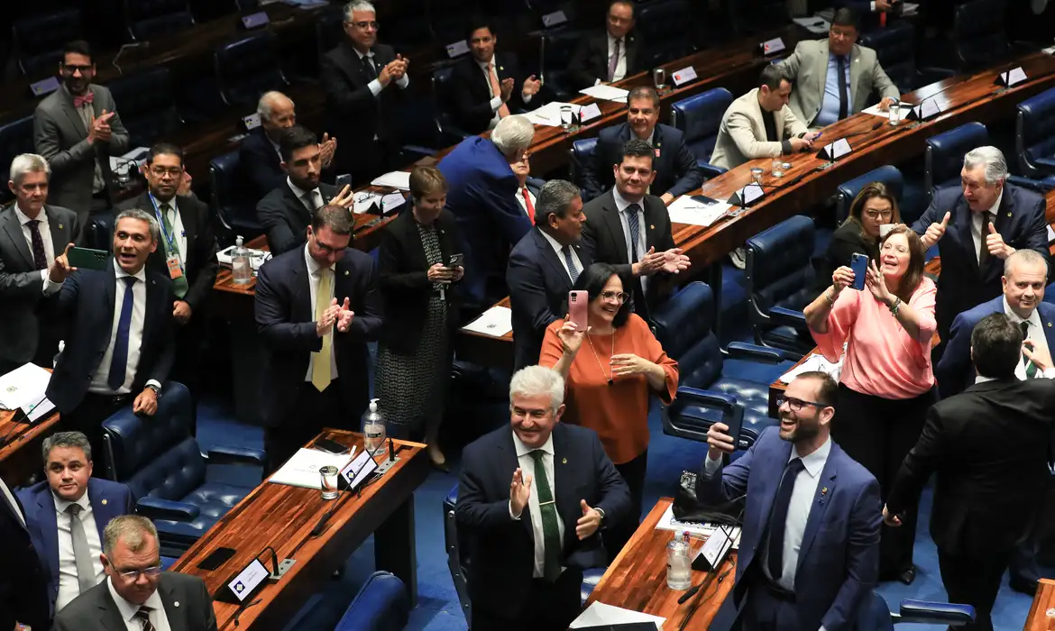 PEC que limita decisões individuais de ministros do STF é aprovada no Senado