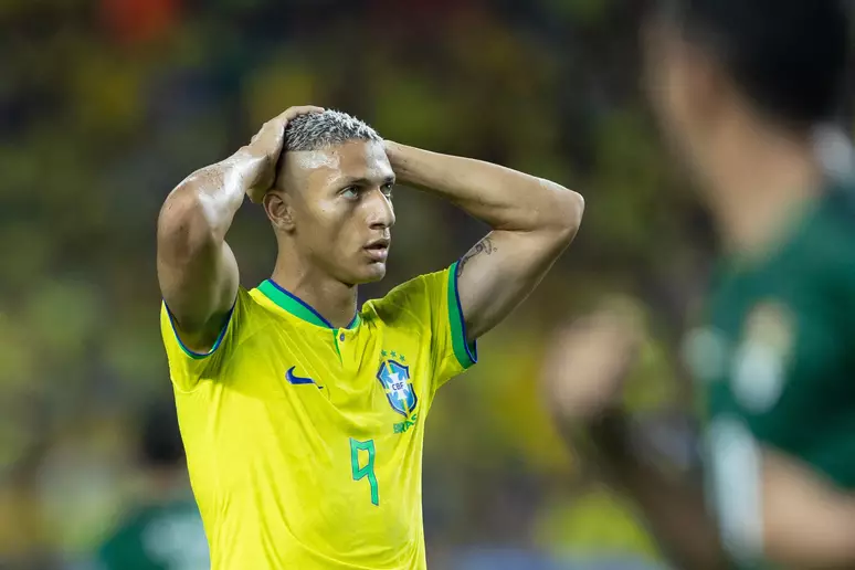 Richarlison anuncia cirurgia no púbis e fala sobre má fase