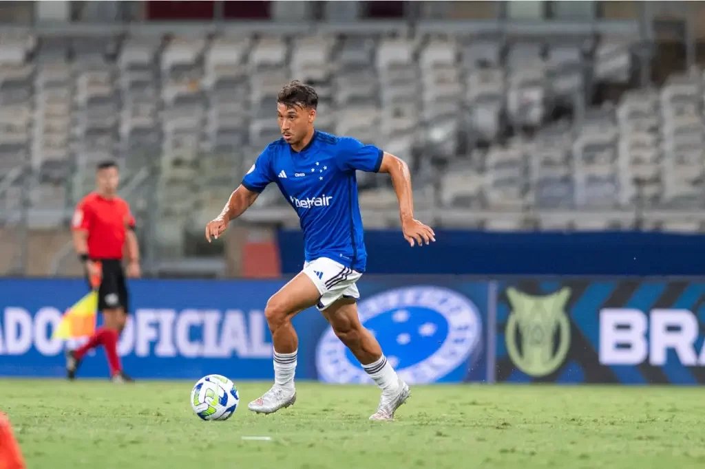 Saiba onde assistir e horários dos jogos de futebol desta segunda