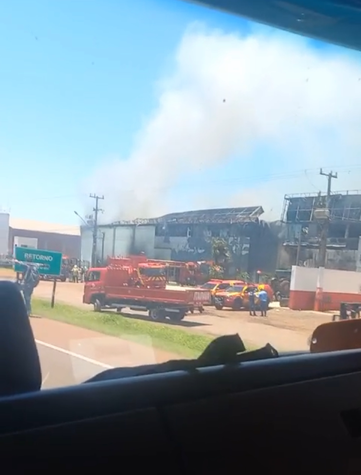 Incêndio atinge indústria às margens da BR 277 em Cascavel