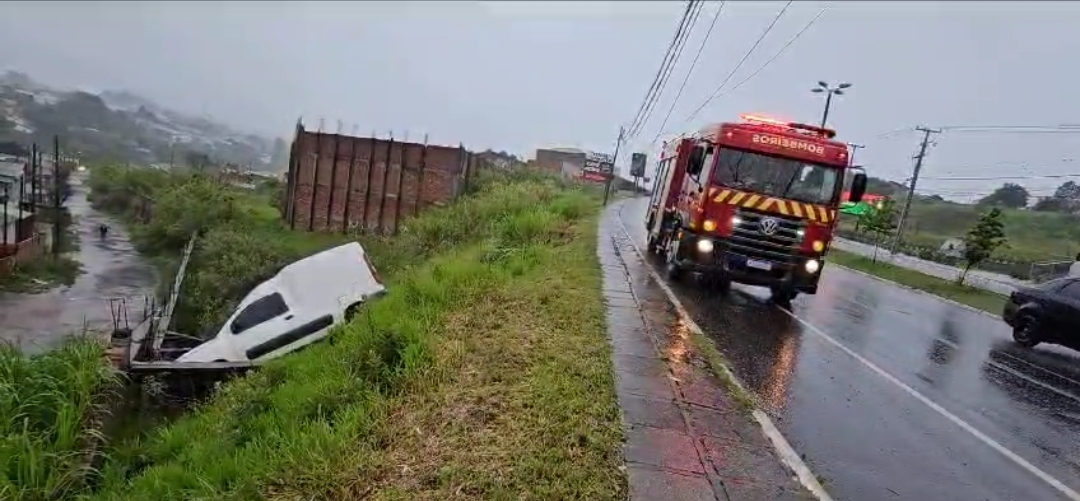 Acidente mobiliza bombeiros em Ponta Grossa