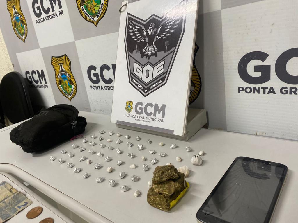 Homem é preso com 57 pedras de crack em Ponta Grossa