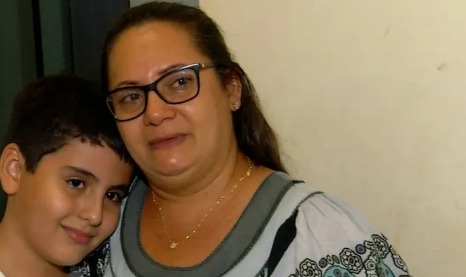 Criança de 10 anos salva a vida da mãe que foi eletrocutada