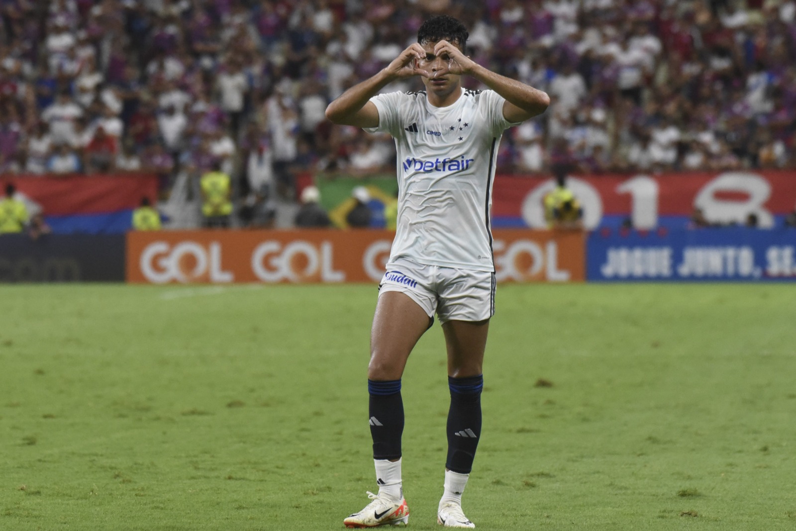 Cruzeiro vence o Fortaleza e respira fora do Z4