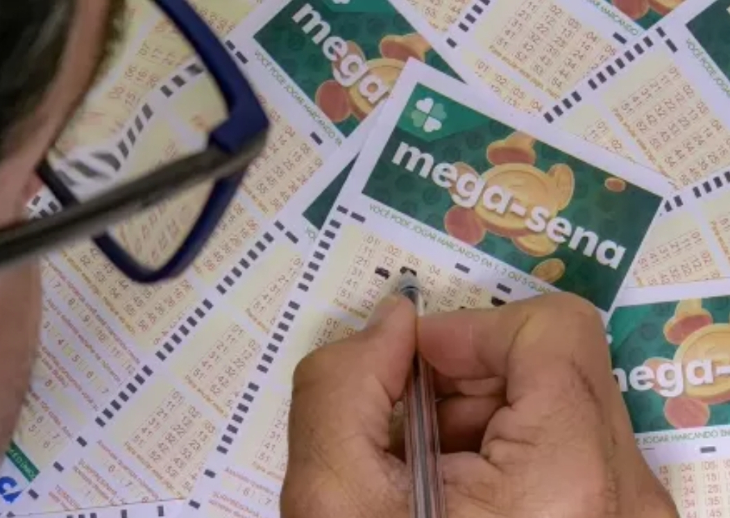 Mega-Sena acumula e prêmio principal vai a R$ 27 milhões