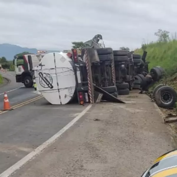 Grave acidente mata caminhoneiro e deixa criança de 8 anos ferida na BR-277