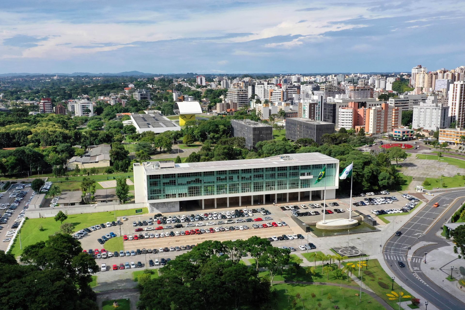 Governador sanciona Orçamento de 2024 com receitas e despesas de R$ 68,7 bilhões