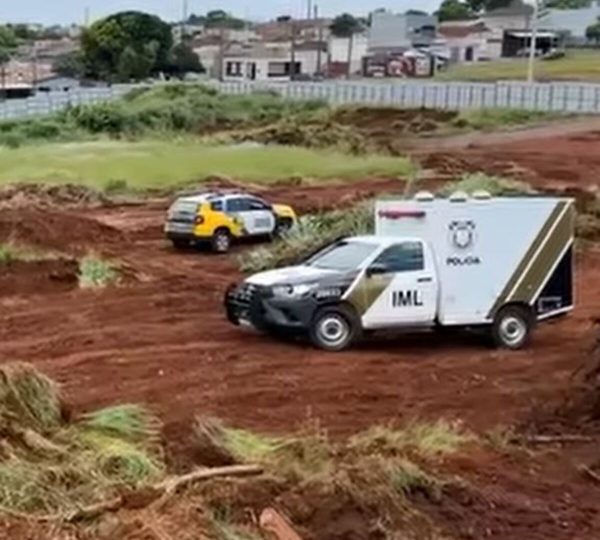 Trabalhadores encontram ossada humana durante terraplanagem em terreno