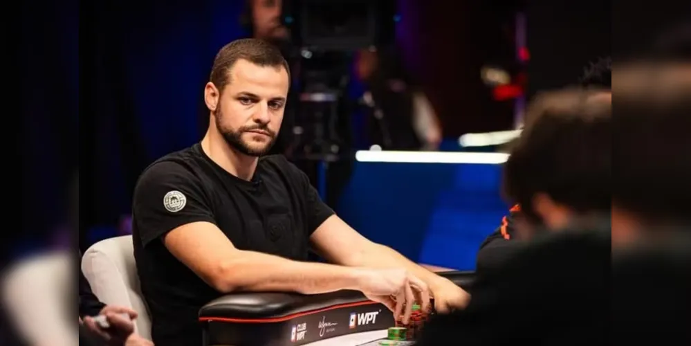 Jogador de poker de PG fatura 1,42 milhão em torneio internacional 