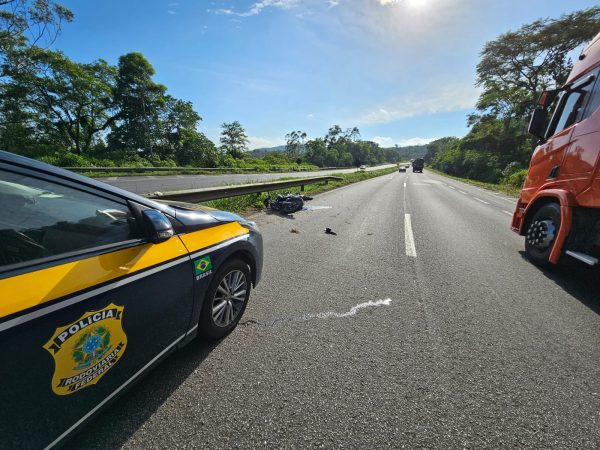 Grave acidente entre caminhão e moto tira vida de motociclista na BR-277