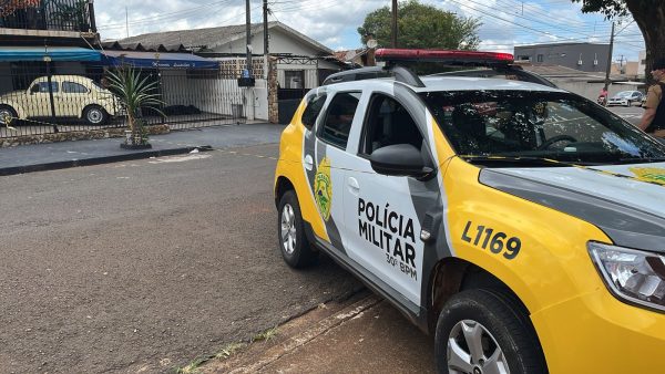 Homem é morto com vários tiros perto de escola