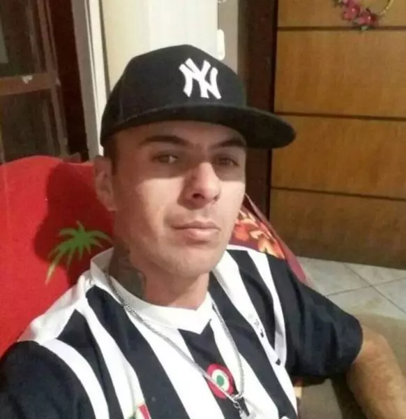 Saiba quem é o homem assassinado com uma facada no coração