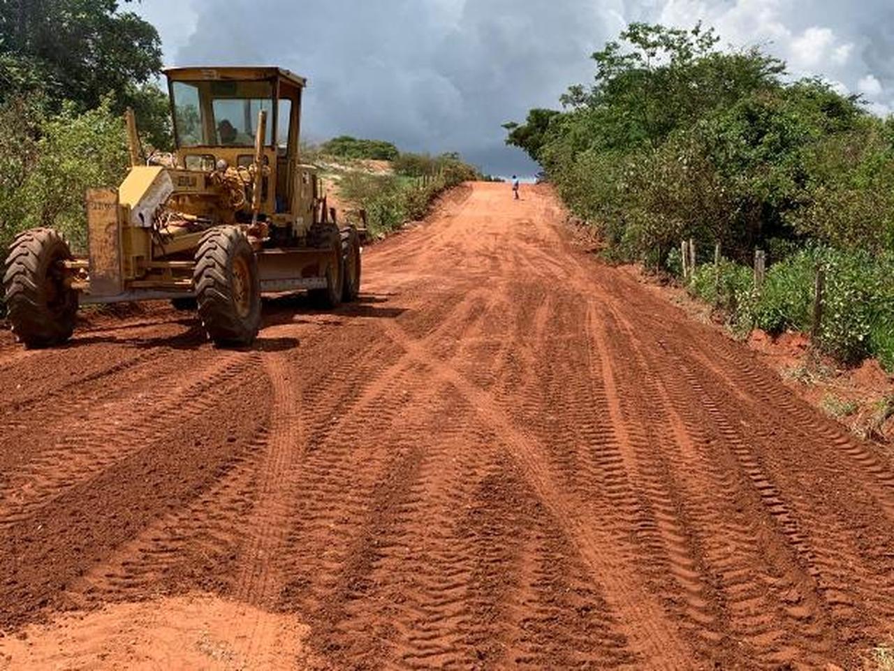 Prefeitura de Arapoti  opera manutenção em estradas rurais