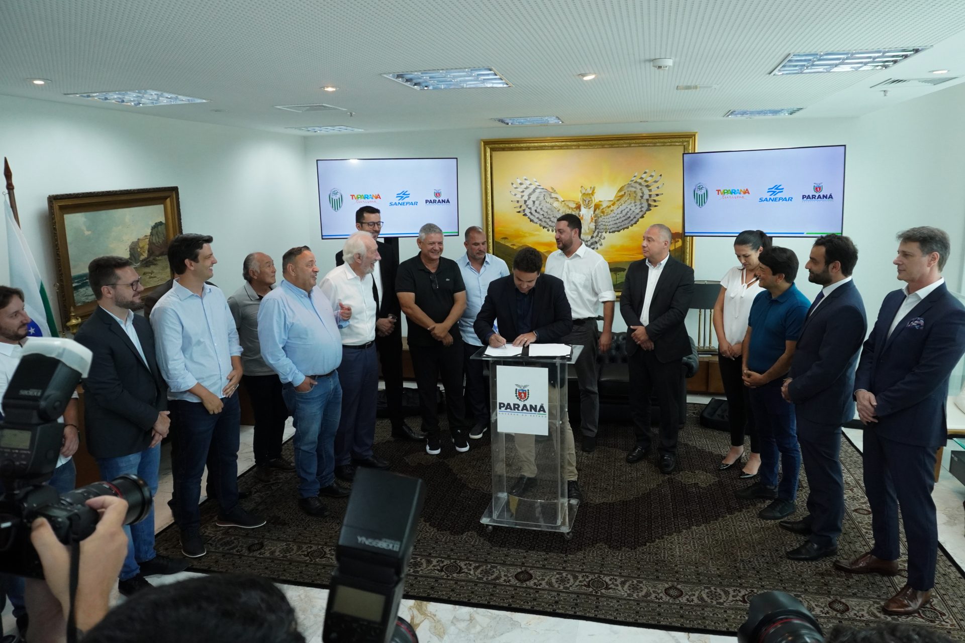 Operário celebra anúncio de transmissão do Paranaense 1XBet pela TV Paraná Turismo