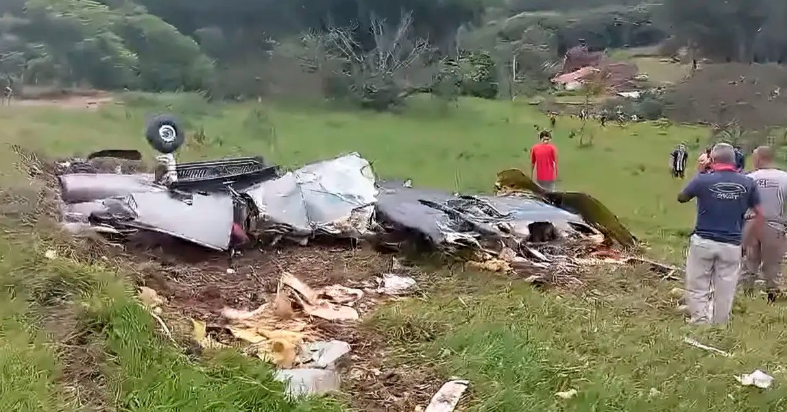 Corpo de Bombeiros confirma 7 mortos em queda de avião no sul de Minas