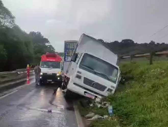 Acidente na PR-151 em Castro deixa uma pessoa morta e outras duas gravemente feridas