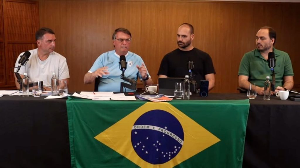 Bolsonaro lança cartilha para candidatos as eleições municipais em live com mais de 443 mil pessoas