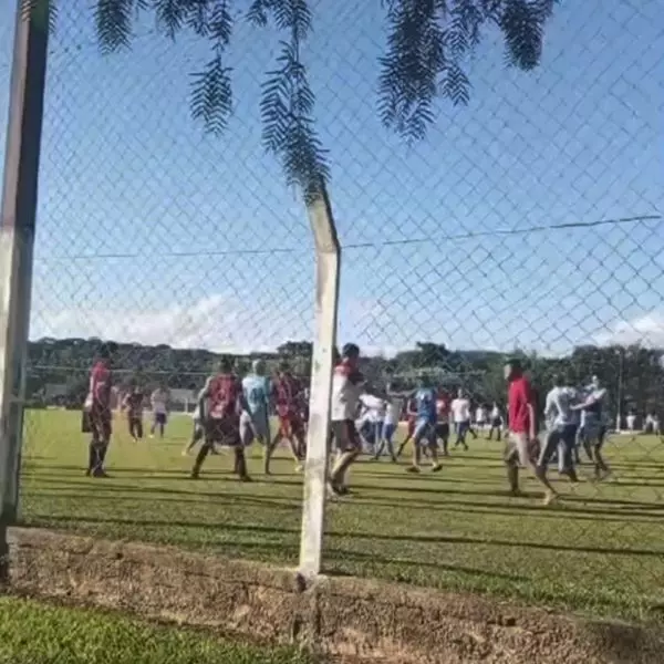 Vídeo: Briga generalizada marca partida do futebol amador de PG