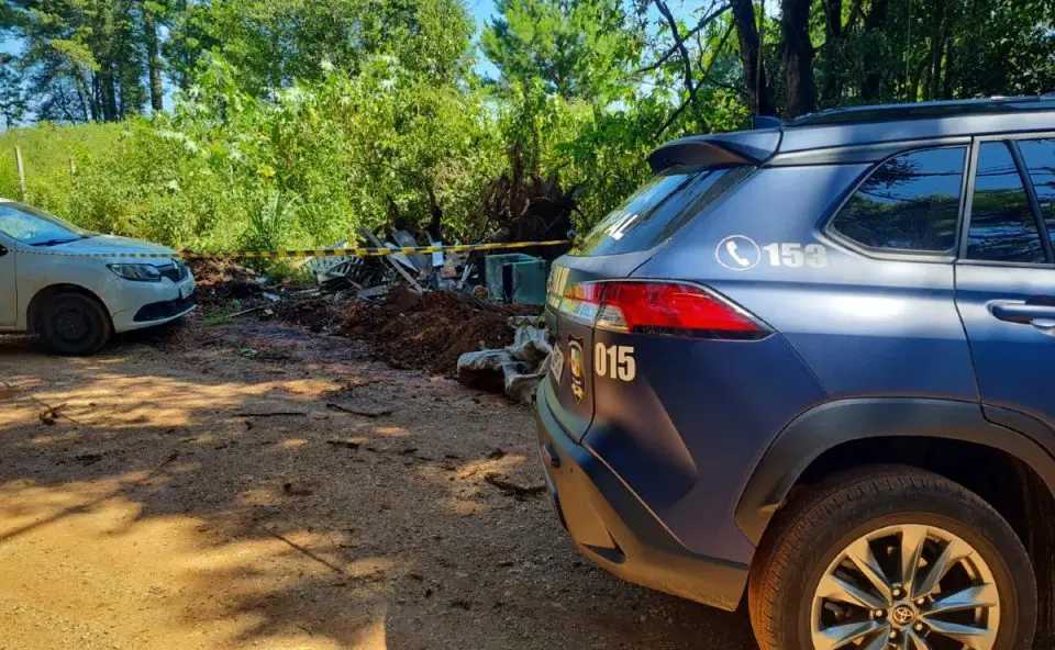 Cadáver é encontrado enrolado em saco plástico