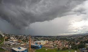 Após calor intenso, Simepar prevê temporal com granizo em Ponta Grossa