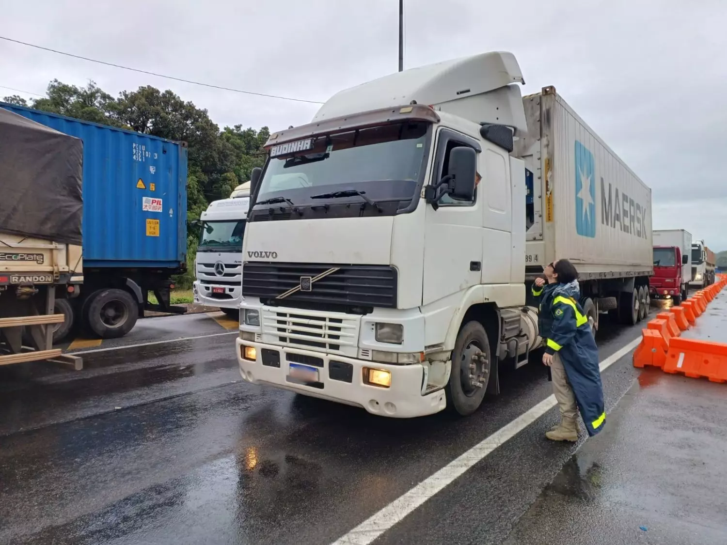 URGENTE: Interdição gera fila quilométrica na BR-277