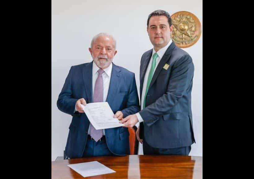 Presidente Lula participa de cerimônia de assinatura de contratos de concessão de rodovias do Paraná