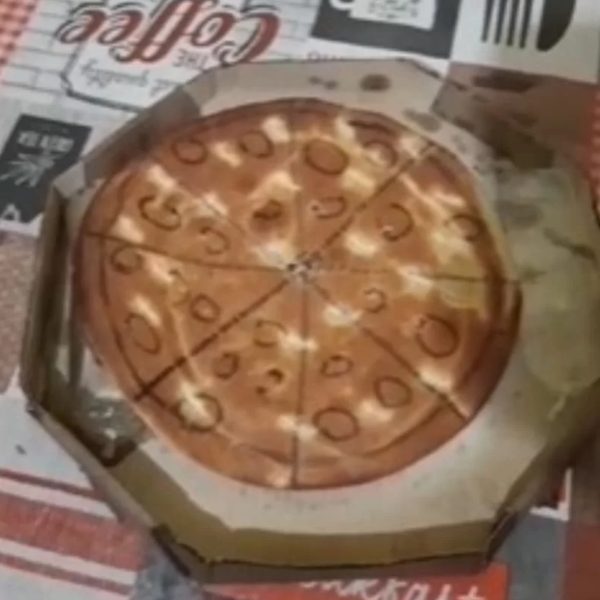 Comerciante manda pizza ‘fake’ para cliente por tentativa de golpe