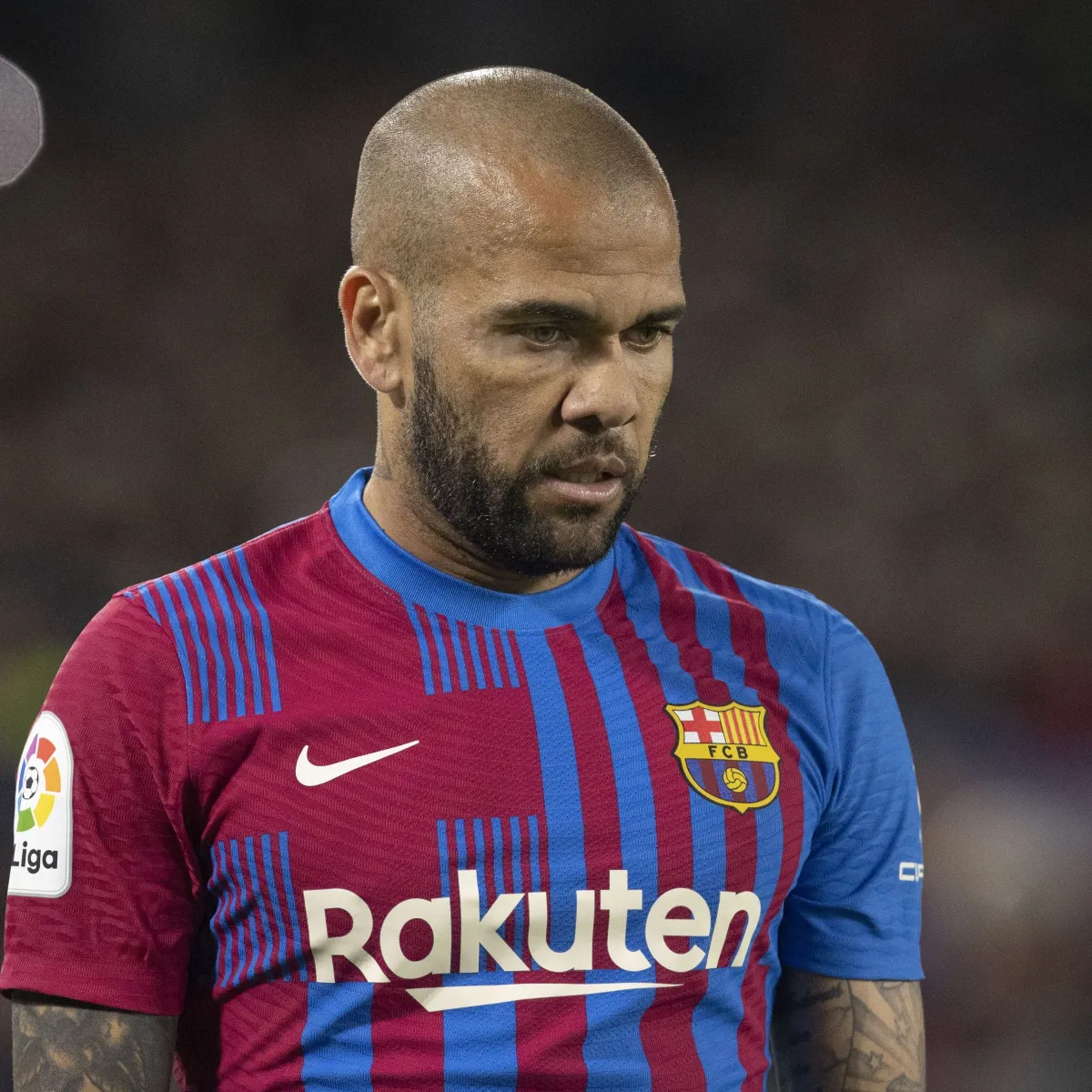 Daniel Alves perde o status de lenda dentro dos clubes do Barcelona e do Bahia