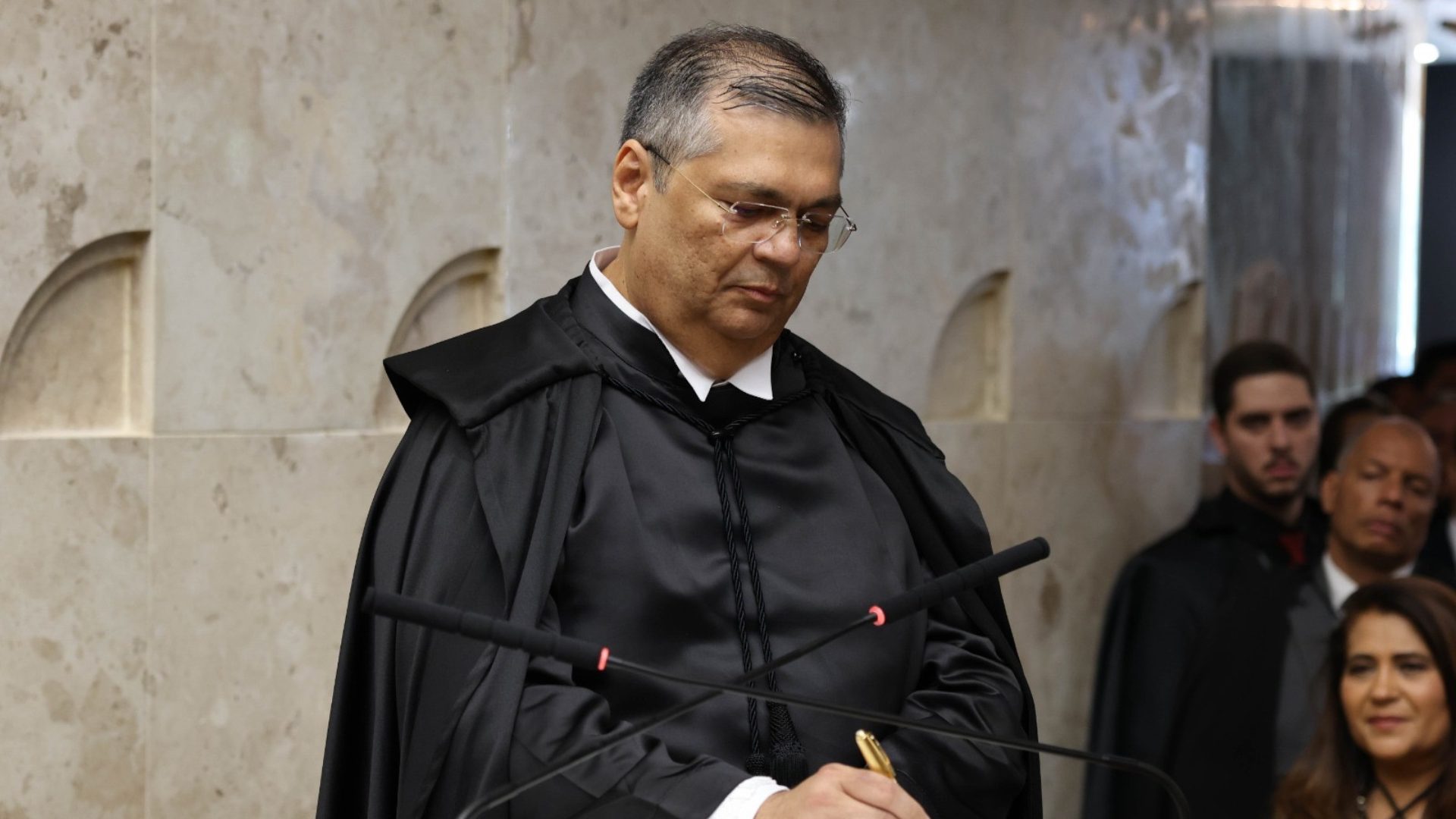 Com voto de Dino, STF mantém decisão que livrou Petrobras de multa de R$ 17 bilhões