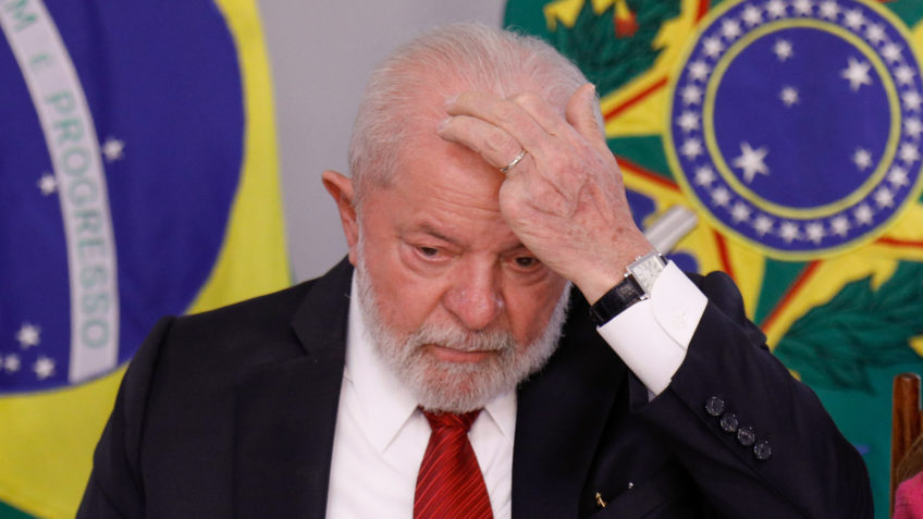 Pedido de impeachment de Lula tem mais assinaturas do que o pedido que derrubou Dilma Rousseff   