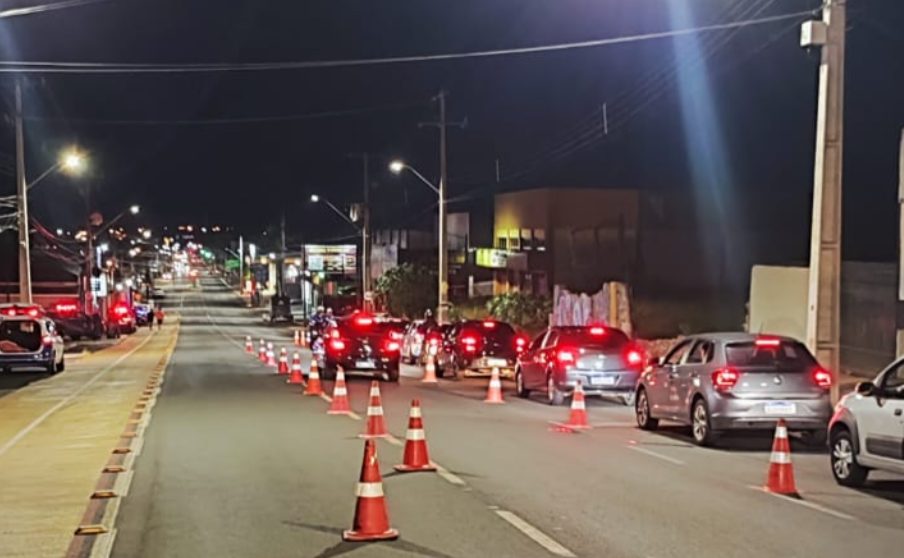Blitz em Ponta Grossa resulta em autuações por dirigir sem CNH e detenção por embriaguez